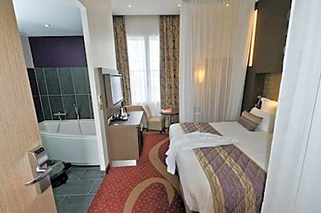 Deluxe Suite (4 Adults)