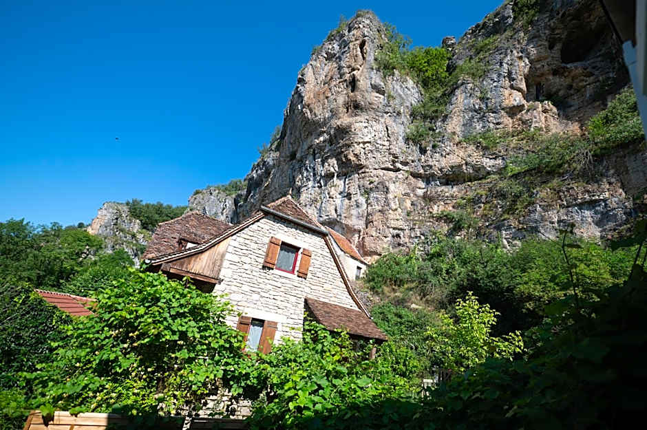 Logis Hôtels - Hôtel Restaurant Domaine Les Falaises
