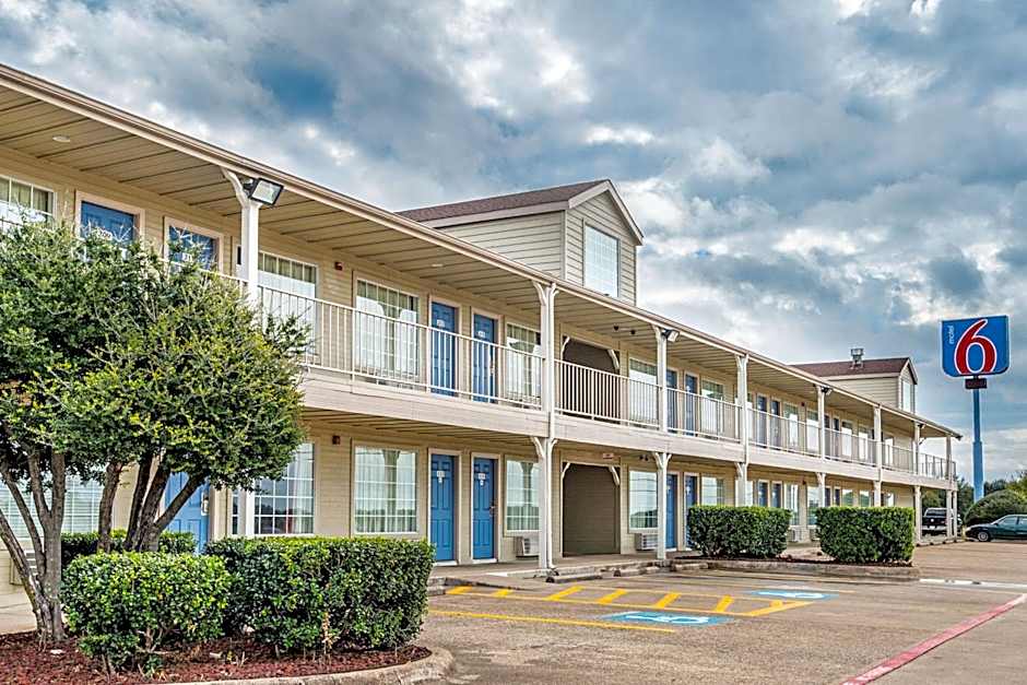 Motel 6-Waxahachie, TX
