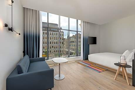 Aloft King Suite with Sofa Bed and City View - access to the SPA included