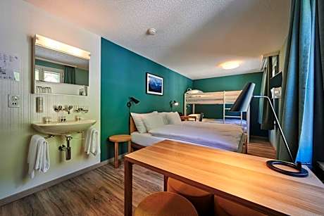(5th Floor) Quadruple Room with Shared Bathroom