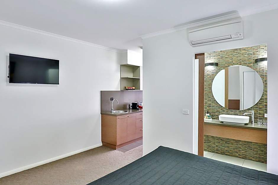 Indulge Apartments - Ontario