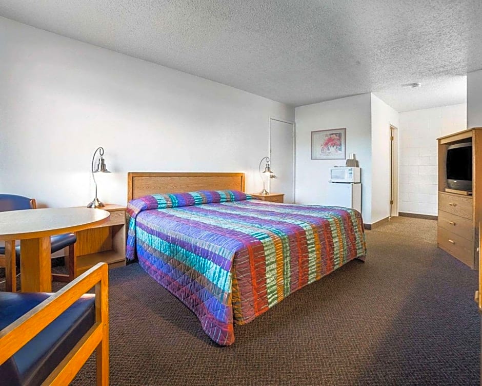 Rodeway Inn & Suites