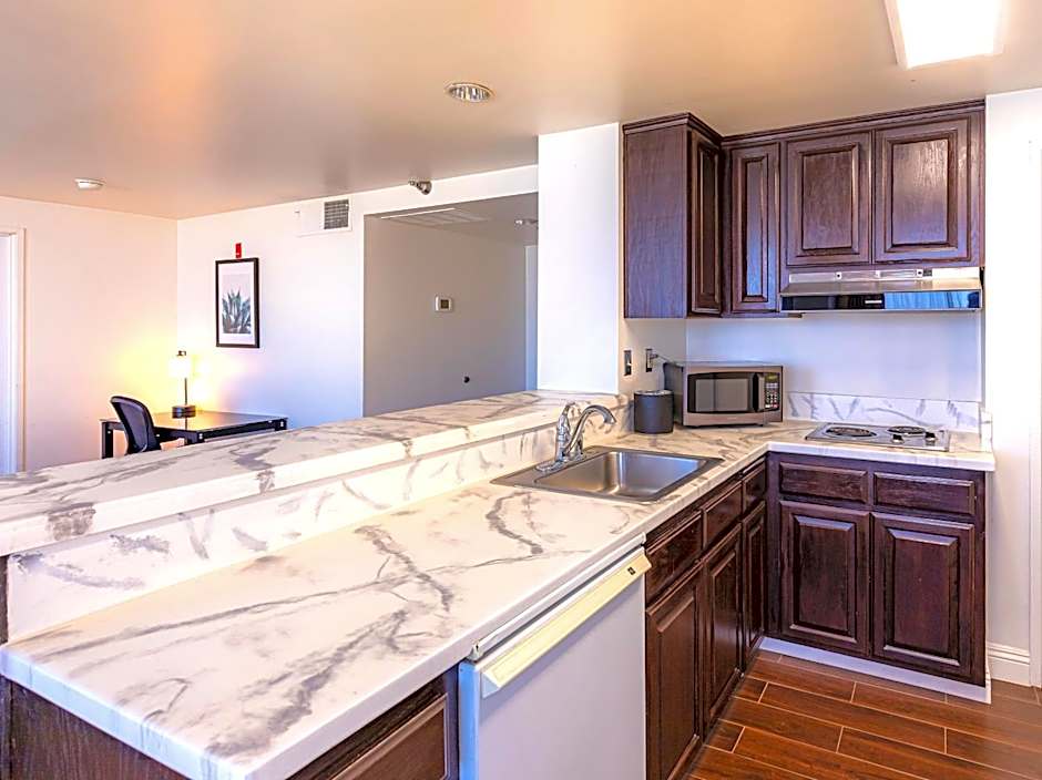 New Gardena Hotel