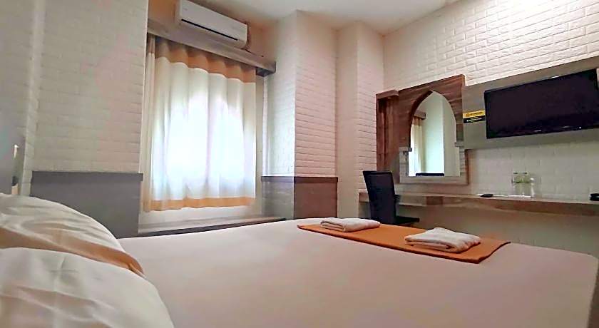 Hotel Syariah Larismanis