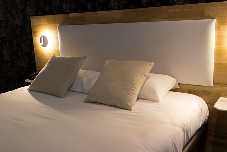 Brit Hotel Privilège Le Royal - Centre Gare