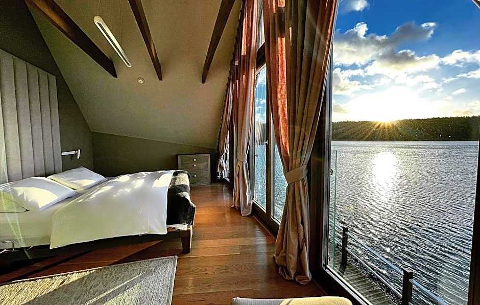 PRZYSTAŃ WYGONIN knéżka i wino