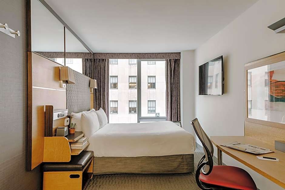 The Jewel, a Club Quarters Hotel, Opposite Rockefeller Center