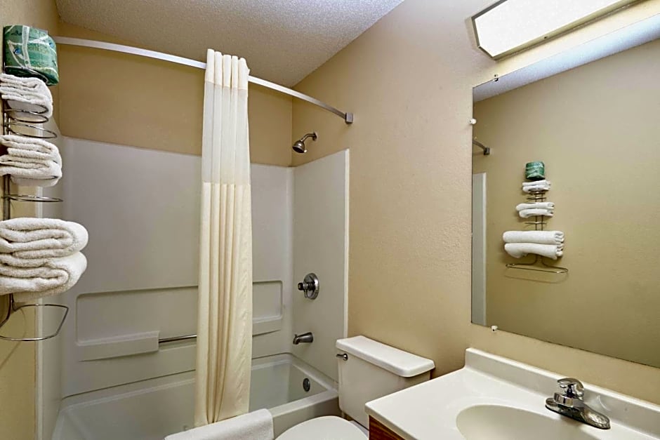 Super 8 by Wyndham Greenville