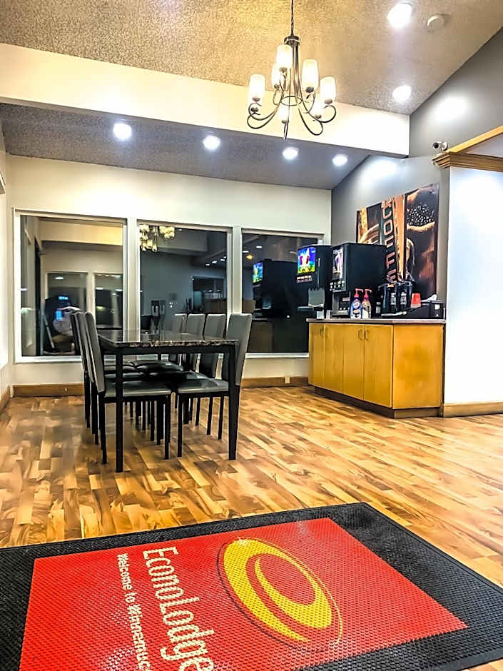Econo Lodge Inn & Suites
