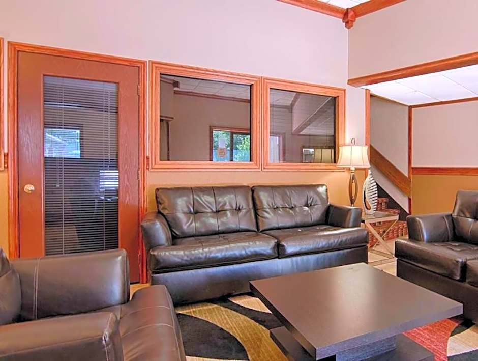 AmericInn by Wyndham La Crosse Riverfront-Conference Center