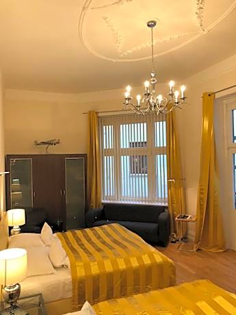 Family Room (3 Adults)