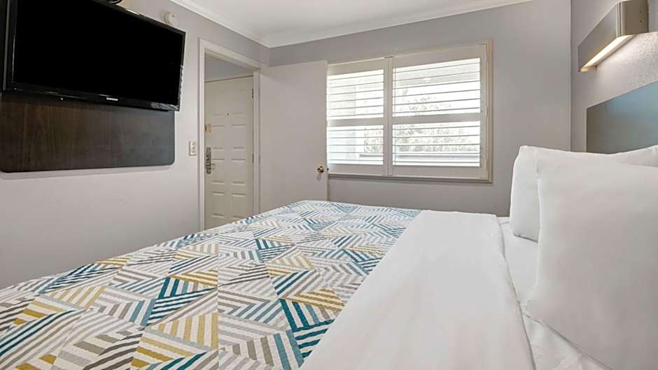 Studio 6 Ontario CA Convention Center Airport