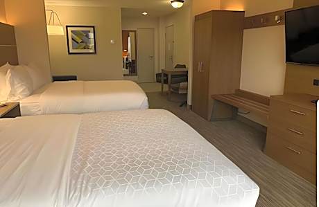 2 Queen Beds Standard
