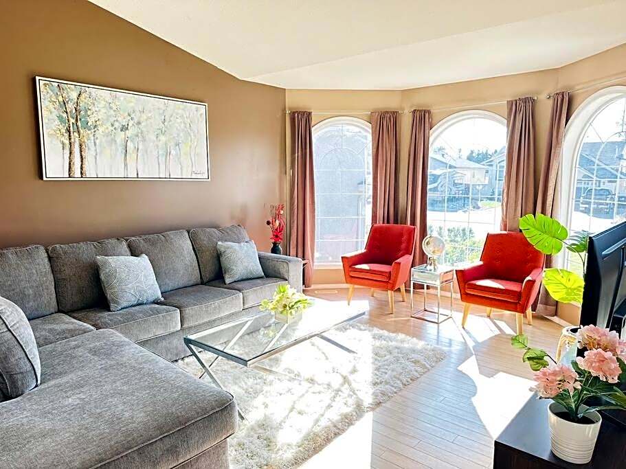 Comfortable 6 bedrooms house