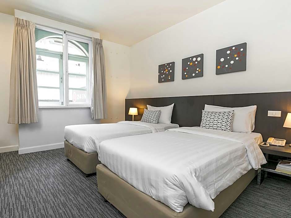 24 Inn at BTS Phrom Phong