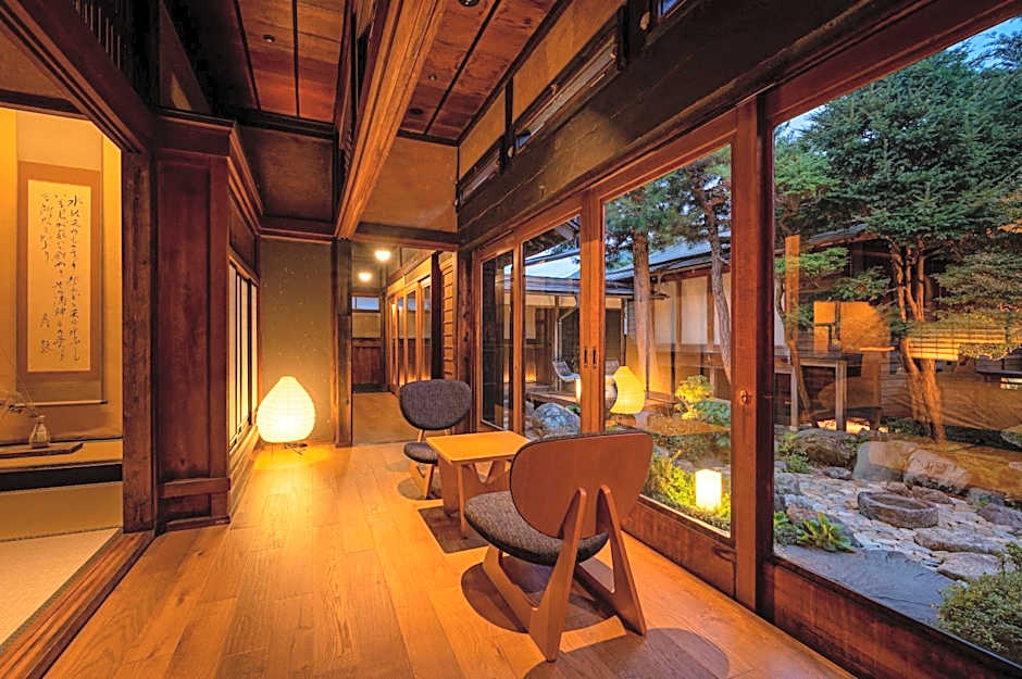 BYAKU Narai