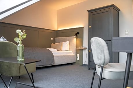 Single Room with Courtyard View