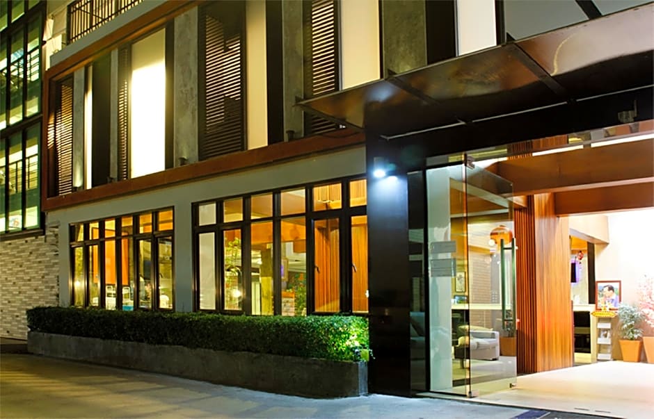 IZEN Budget Hotel & Residences