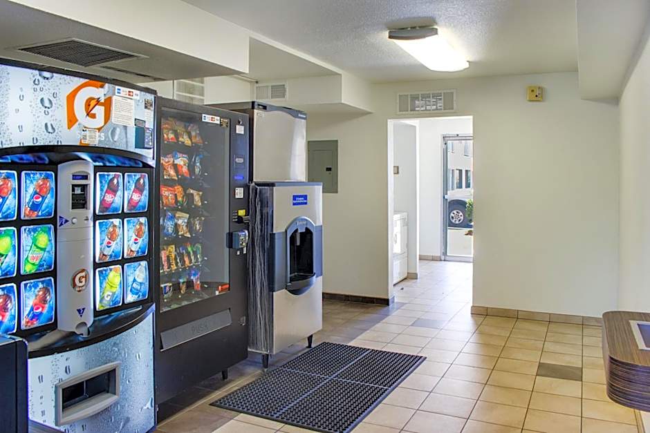 Motel 6-Bakersfield, CA - South