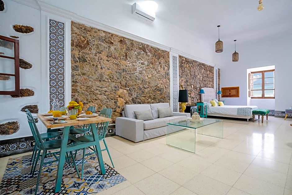 El Charco Suites