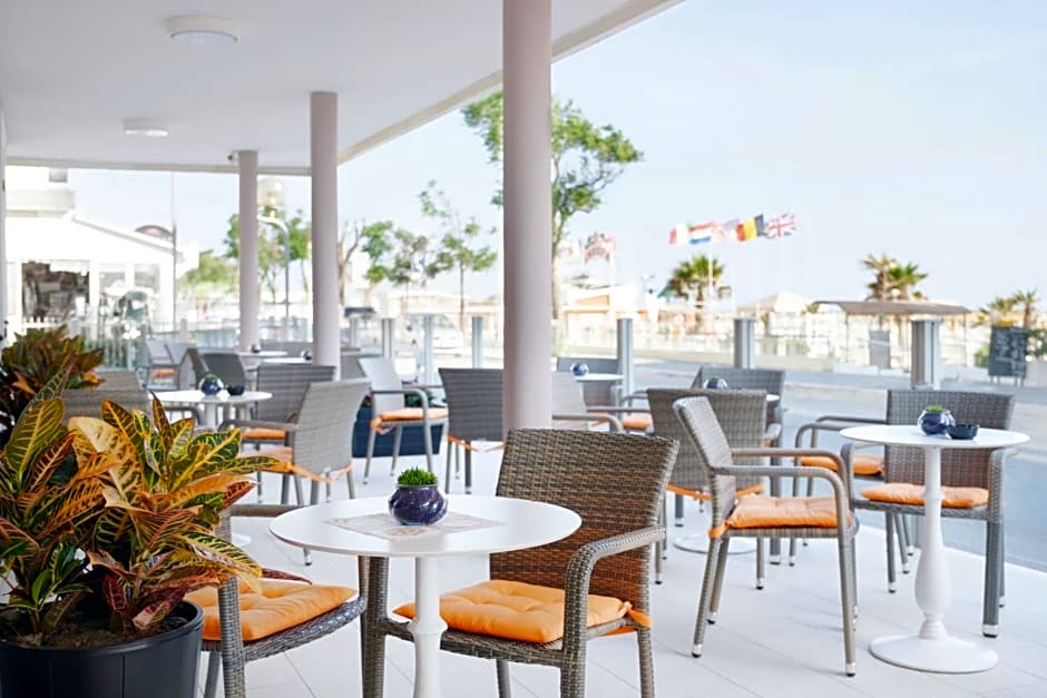 Hotel Holiday Beach