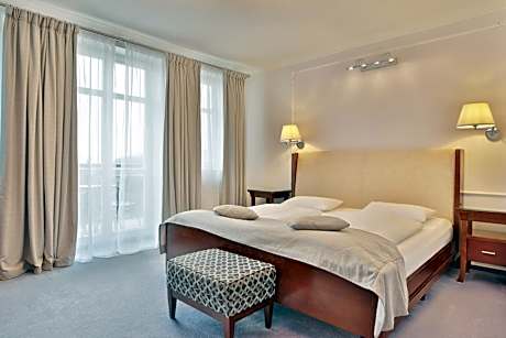 Deluxe Room with Balcony and Colonnade View