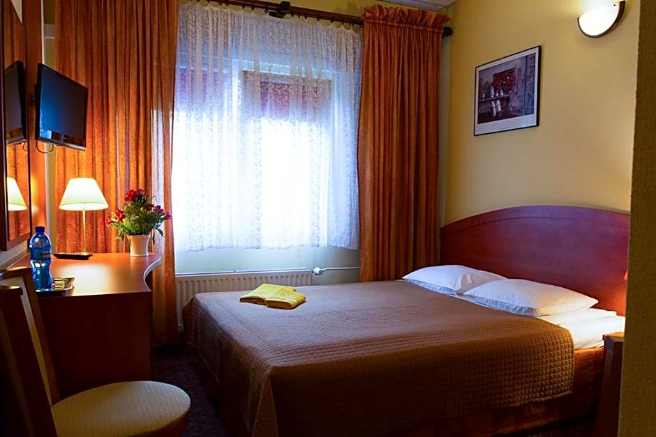 Hotel Astra Tajemniczy Ogród