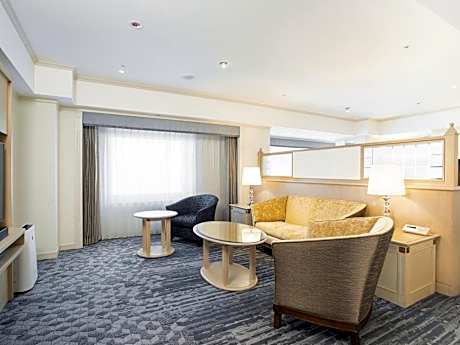 First Class Suite - Non-Smoking