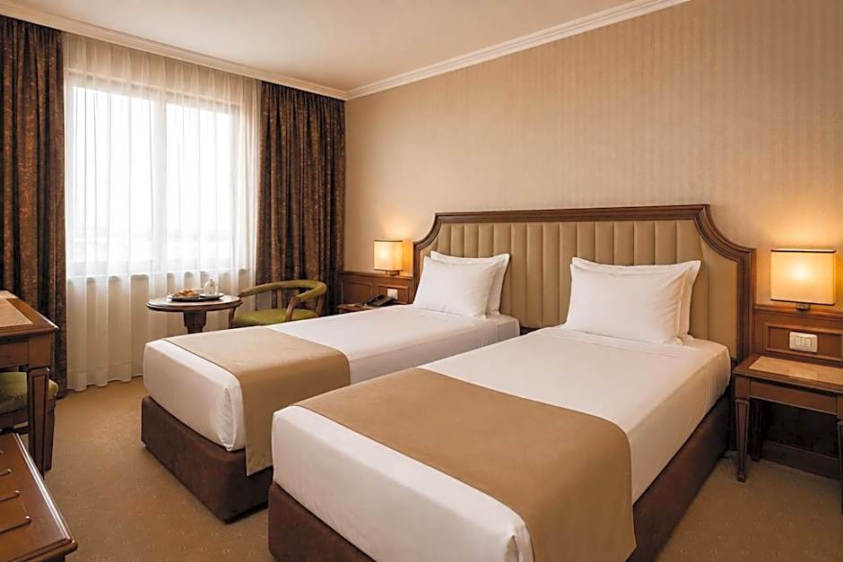 Astoria Grand Hotel
