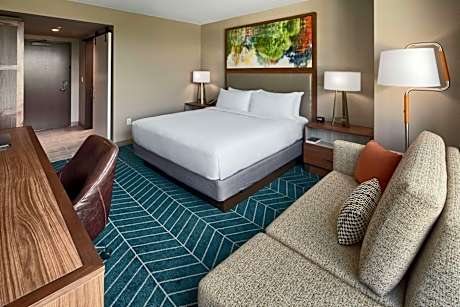 1 King Bed Hearing Accessible