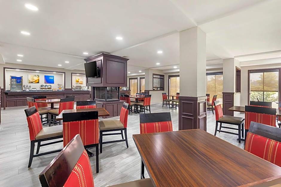 Comfort Inn Bourbonnais Near I-57