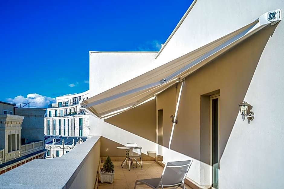 Quatro Puerta Del Sol