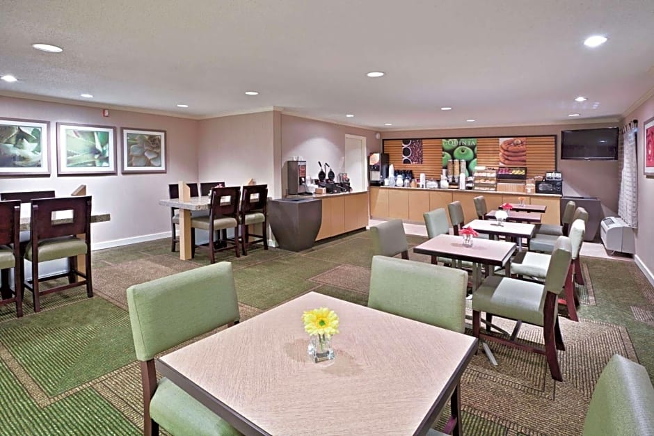 La Quinta Inn & Suites by Wyndham Mansfield, Oh