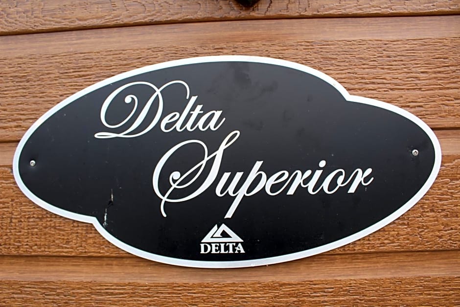 Moonlight Ridge -2 bedroom lodge with hot tub