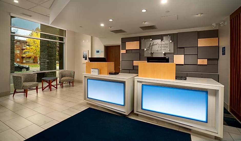 Holiday Inn Express & Suites Brandon By IHG