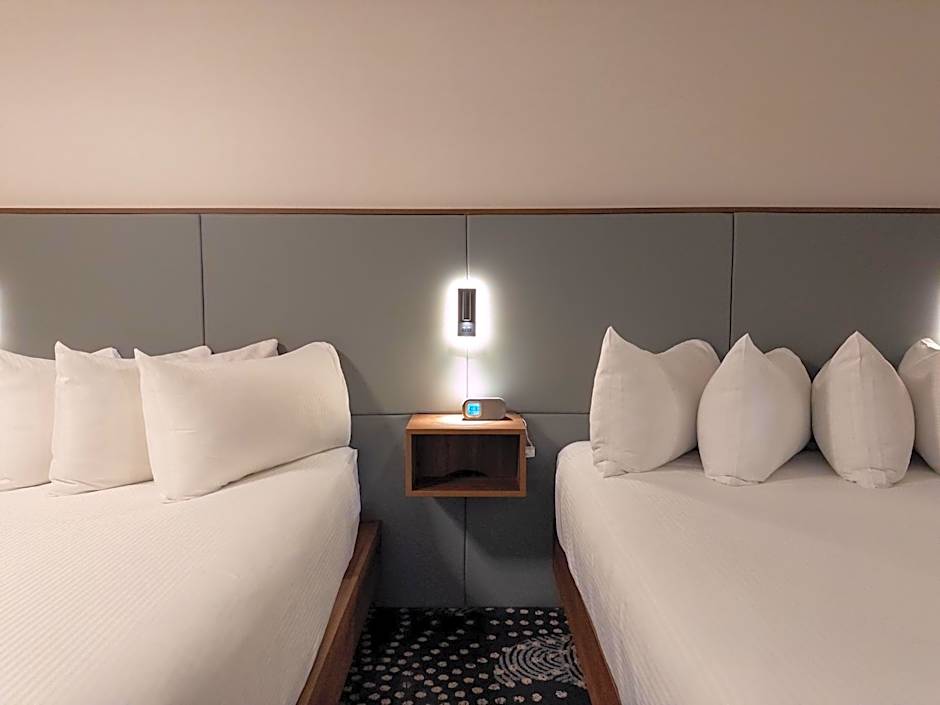 Carriage House Hotel & Conference Centre