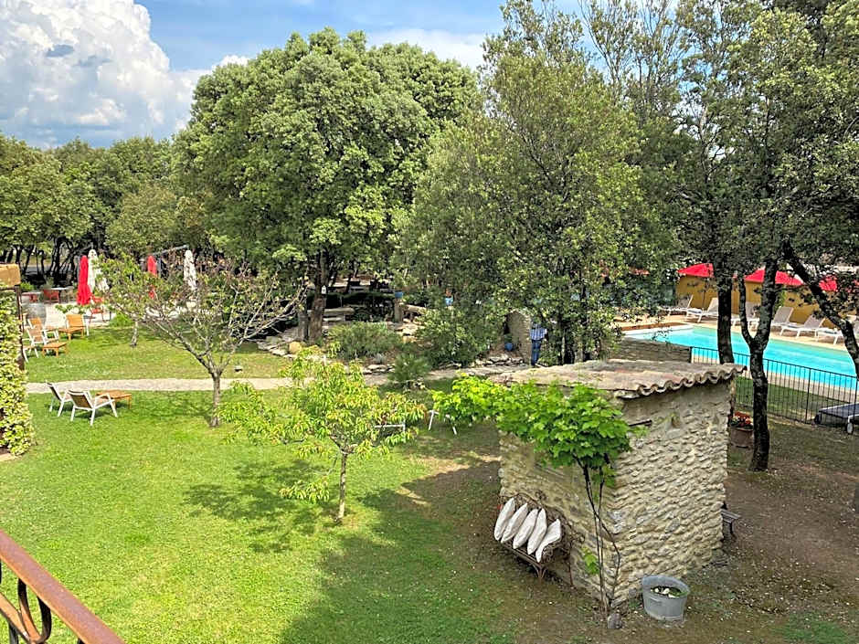 Logis Hôtel La Bastide De Grignan & Restaurant "La Chênaie"