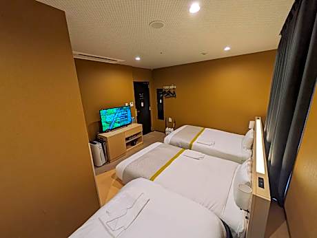 Modern Japanese Style Room with Twin Bed