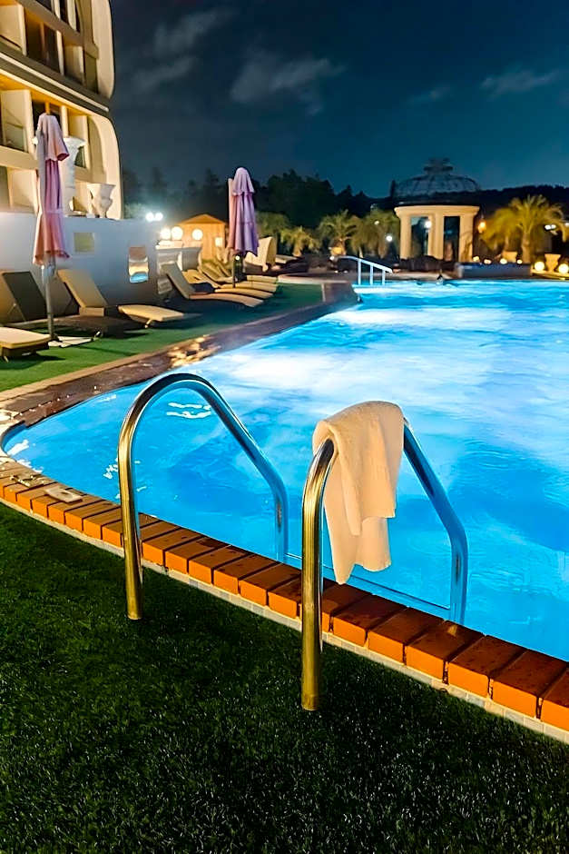 GoldOne Hotel & Suites