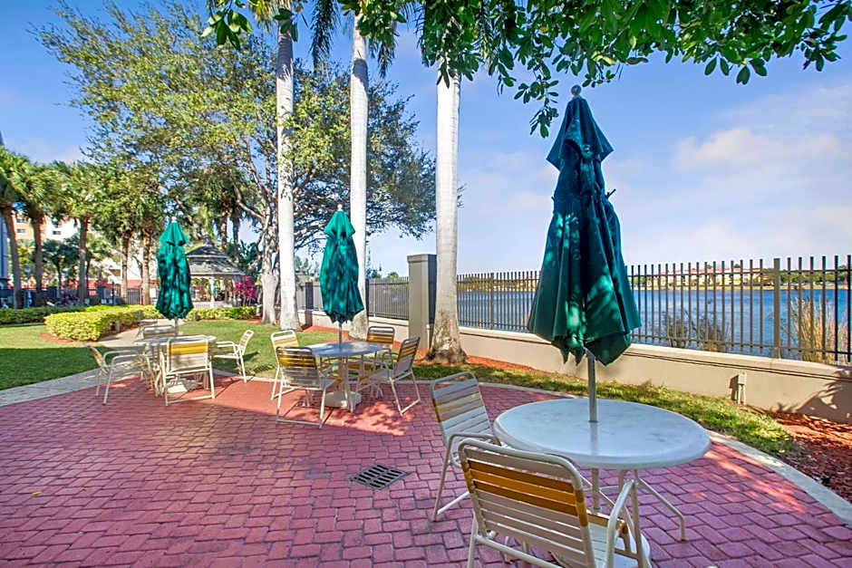 La Quinta Inn & Suites by Wyndham Fort Lauderdale Airport
