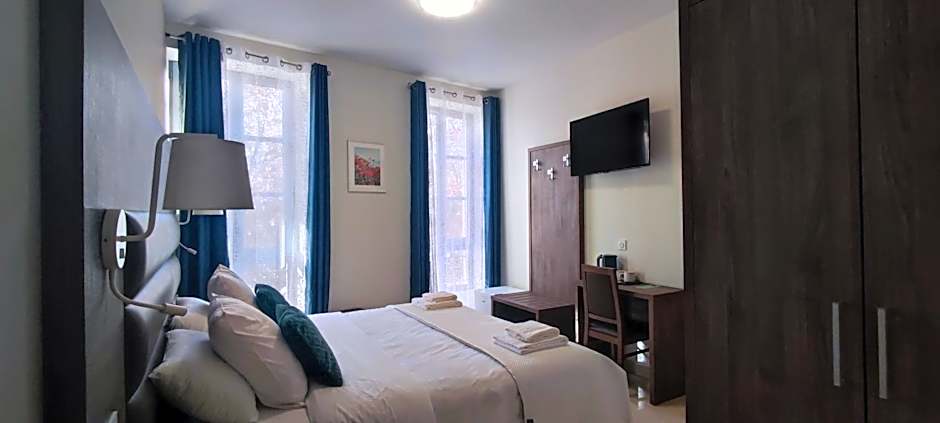 SQUARE HOTEL