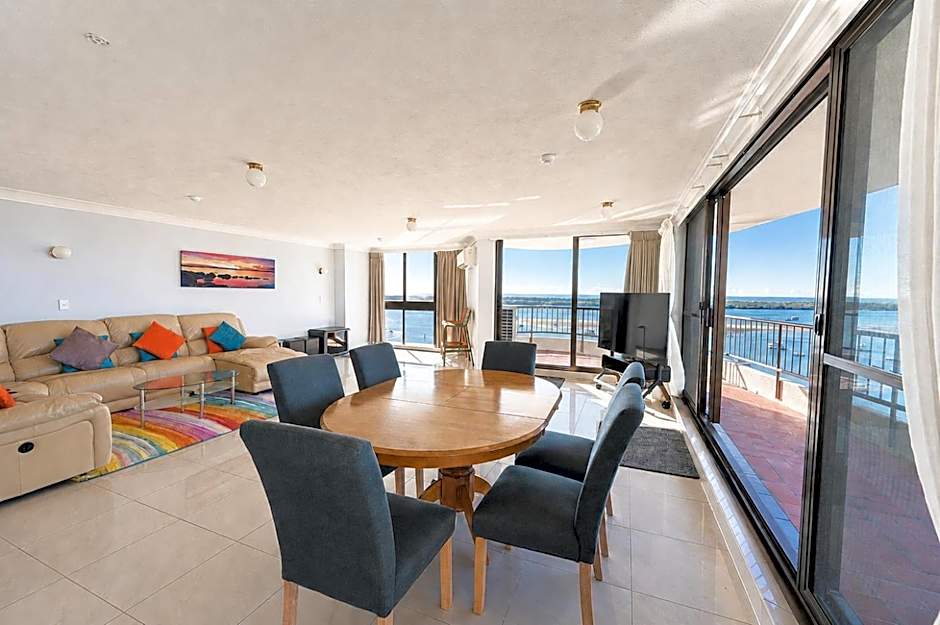 Broadwater Shores Waterfront Apartments