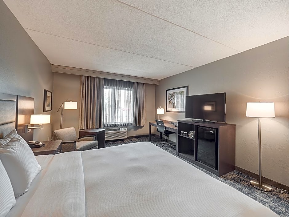 DoubleTree by Hilton Bloomington