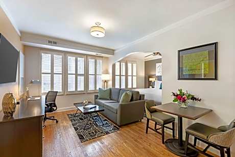 King Suite with Sofa Bed, Kitchenette and Street View - Annex Building/Non-Smoking