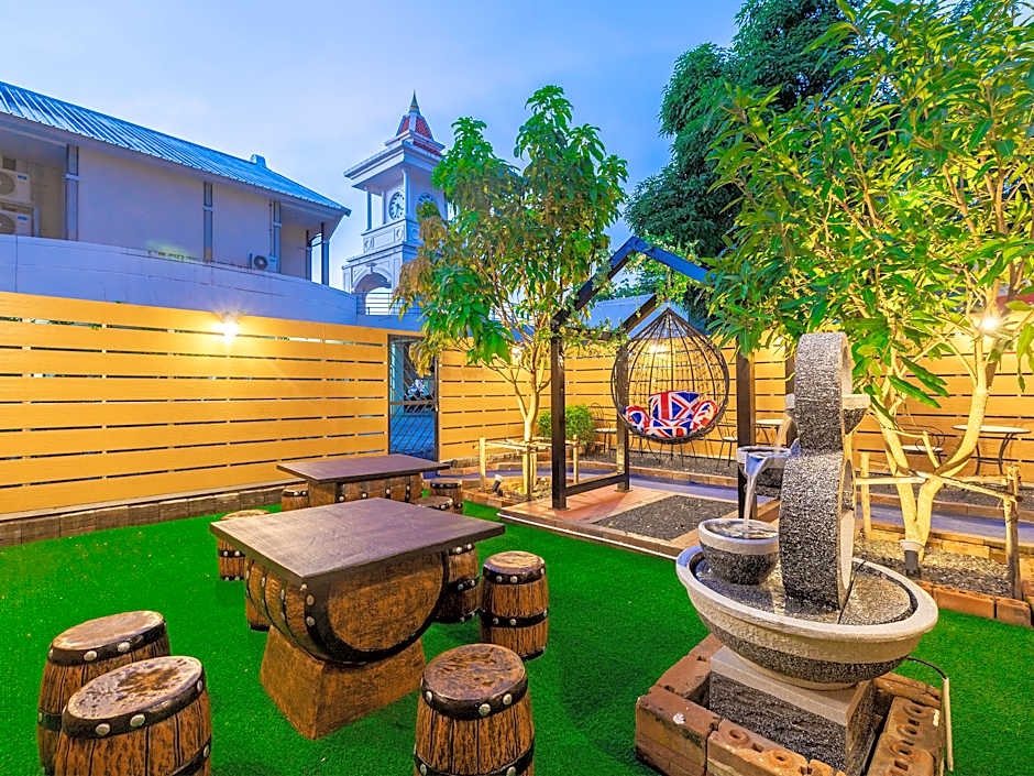 Marco Polo Phuket Poshtel & Bistro