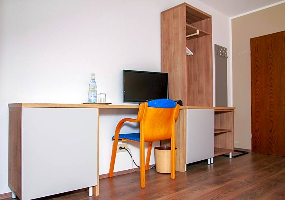 Photo 1 of 6 of Single Room