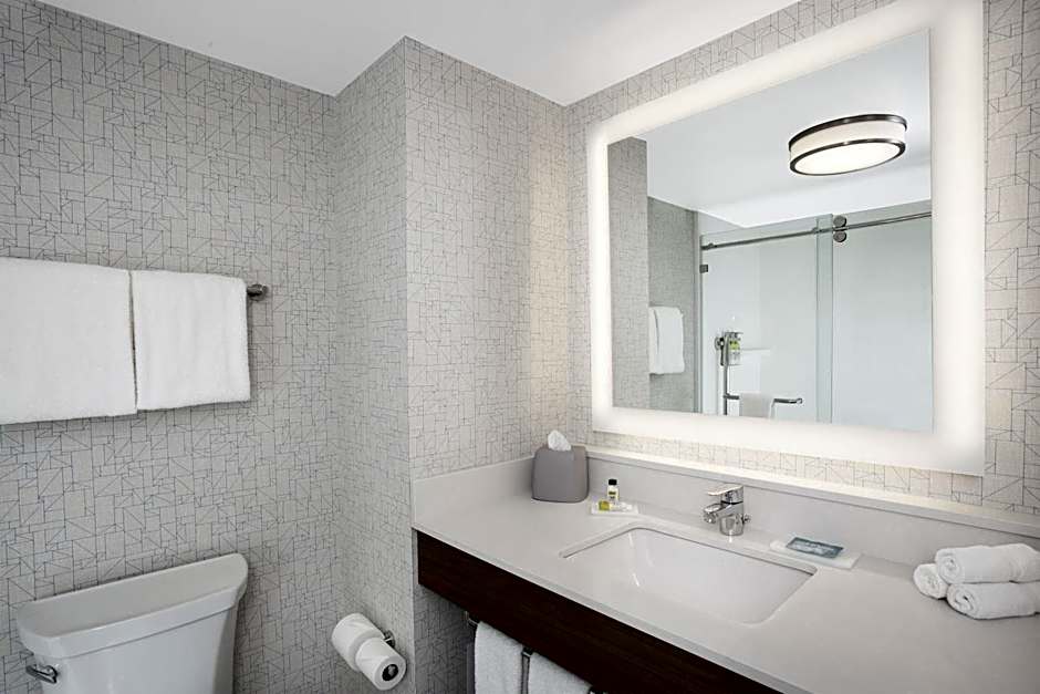 Holiday Inn Express & Suites Downtown Ottawa East by IHG