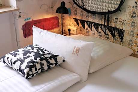 18Arts Hotel