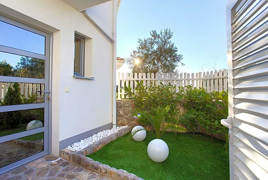 Villa Miracle 1 with heated pool